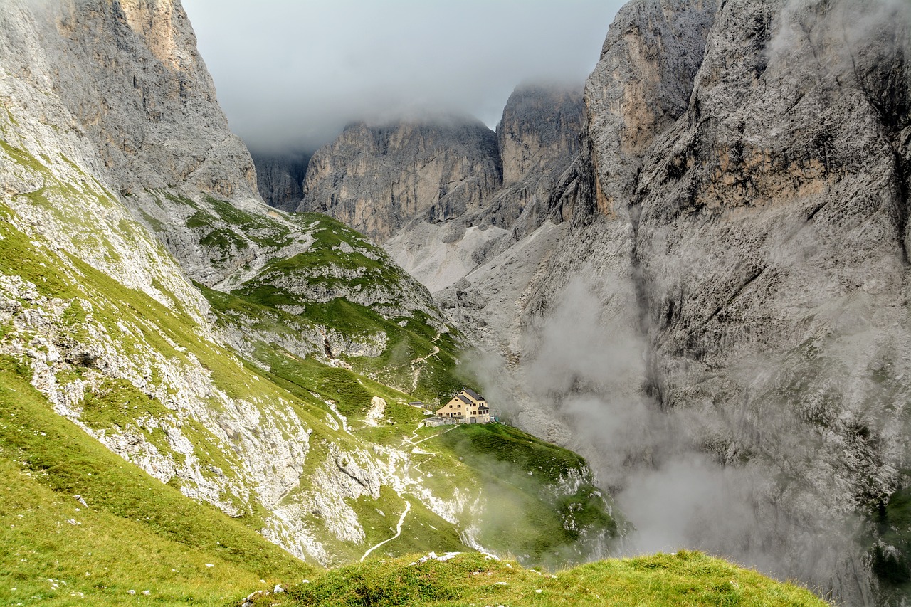 découvrez l’aventure du trekking : conseils, itinéraires, équipements essentiels et astuces pour débutants et passionnés de randonnée. préparez vos prochaines escapades nature !