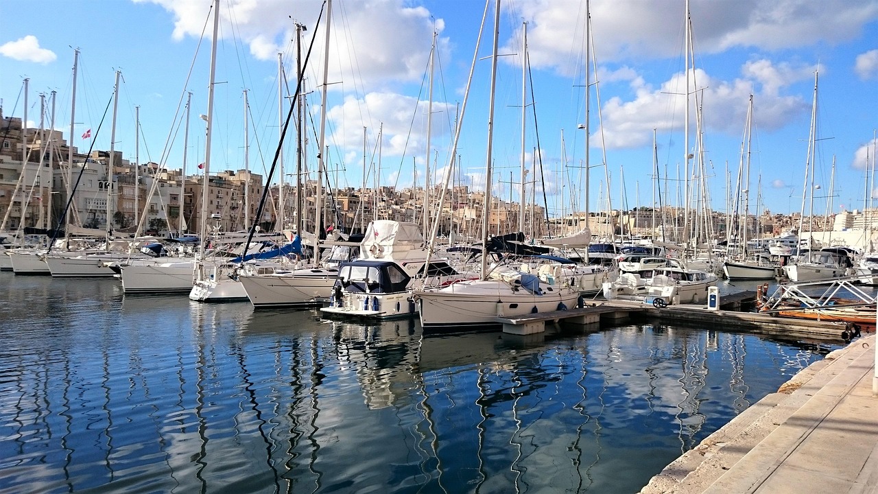 découvrez comment voyager de manière responsable grâce à des conseils et astuces pour un tourisme durable, respectueux de l’environnement et des populations locales.