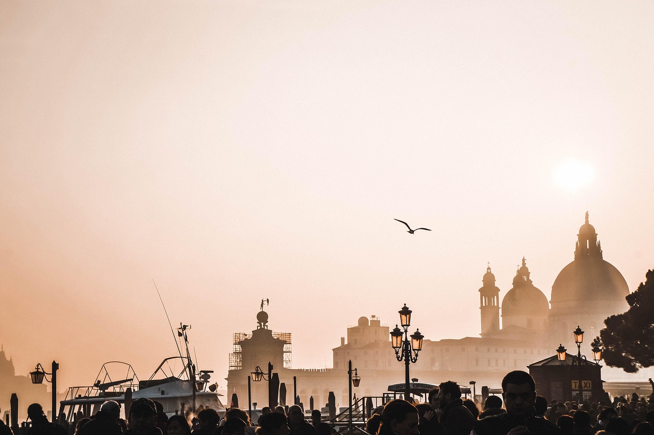 découvrez les plus belles villes romantiques à visiter en couple. explorez nos suggestions pour une escapade inoubliable pleine de charme, d’amour et de paysages enchanteurs !
