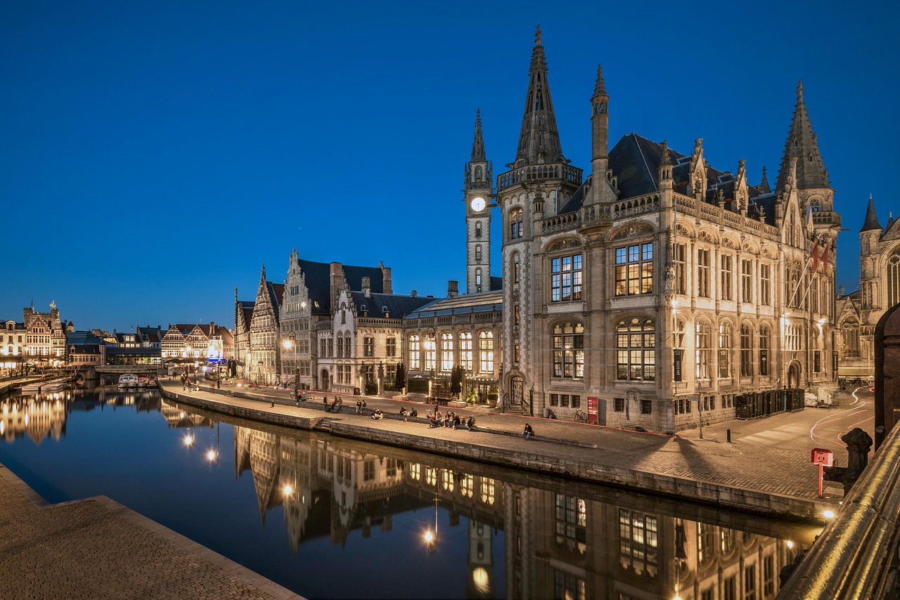 découvrez les villes les plus romantiques où flâner main dans la main, savourer des paysages enchanteurs et partager des moments inoubliables à deux.